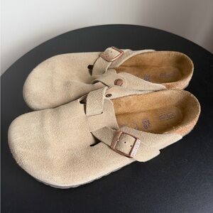 Boston Soft Footbed Clog
in Taupe Suede